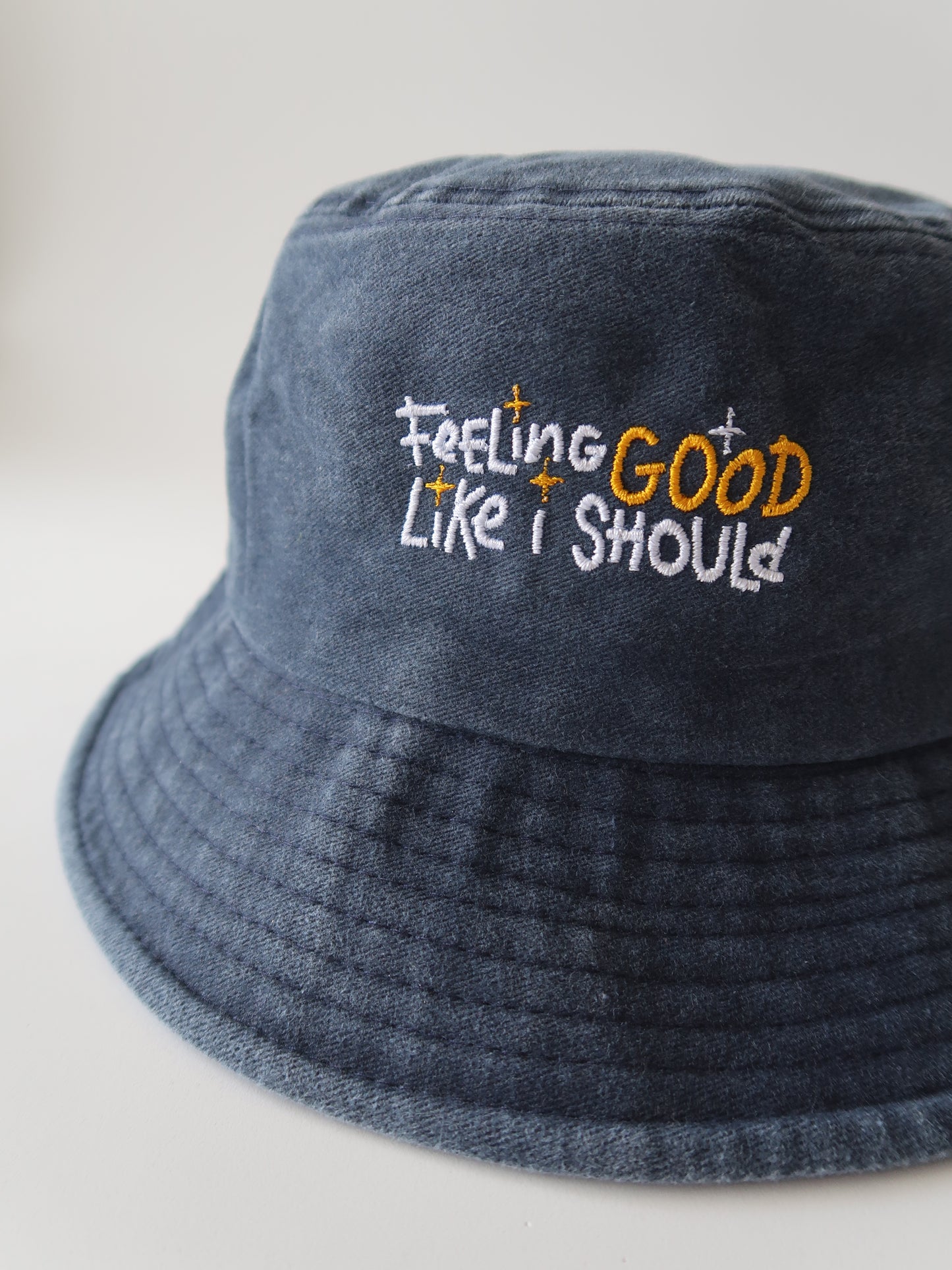 FEELIN GOOD BUCKET HAT