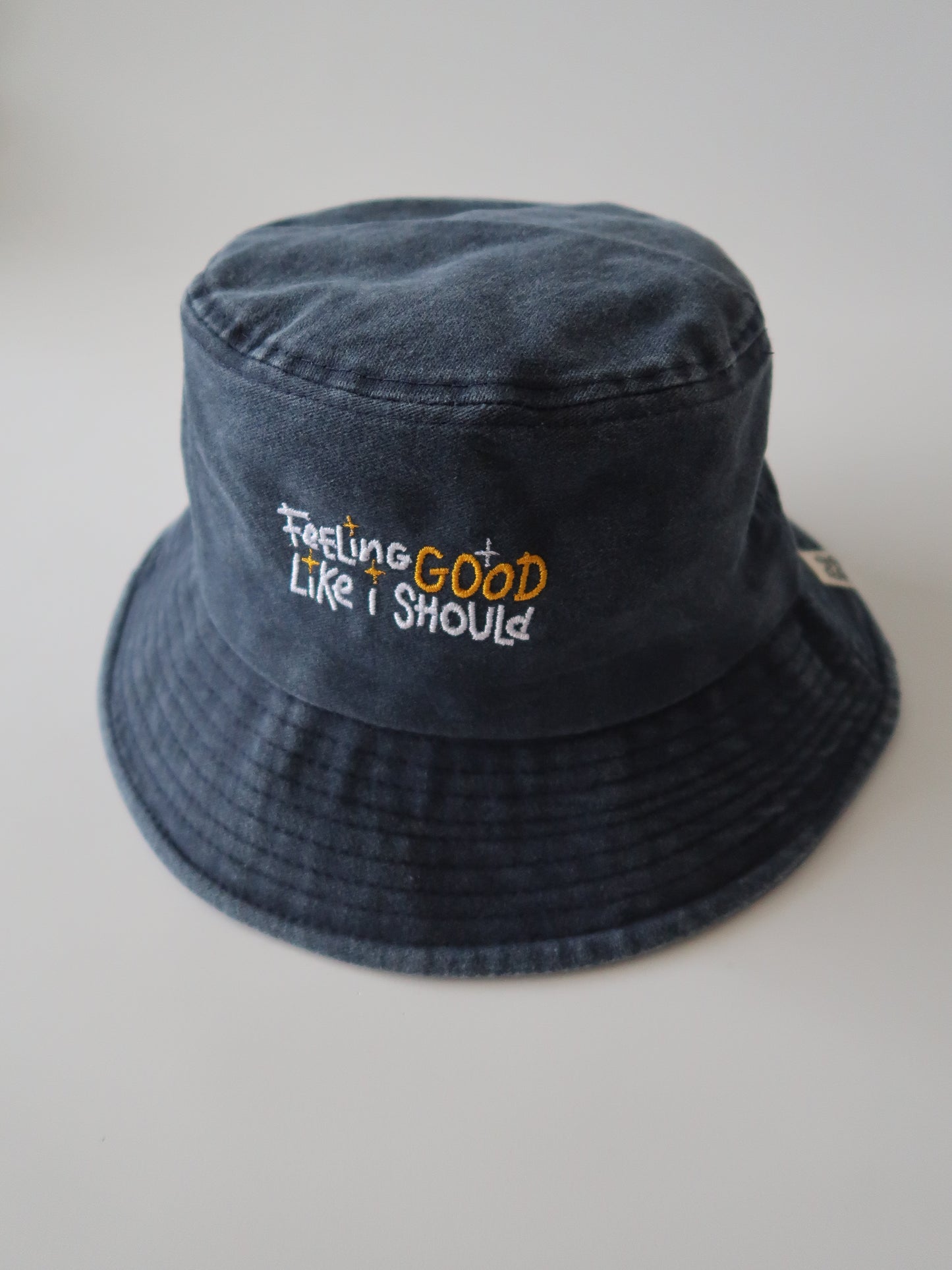 FEELIN GOOD BUCKET HAT