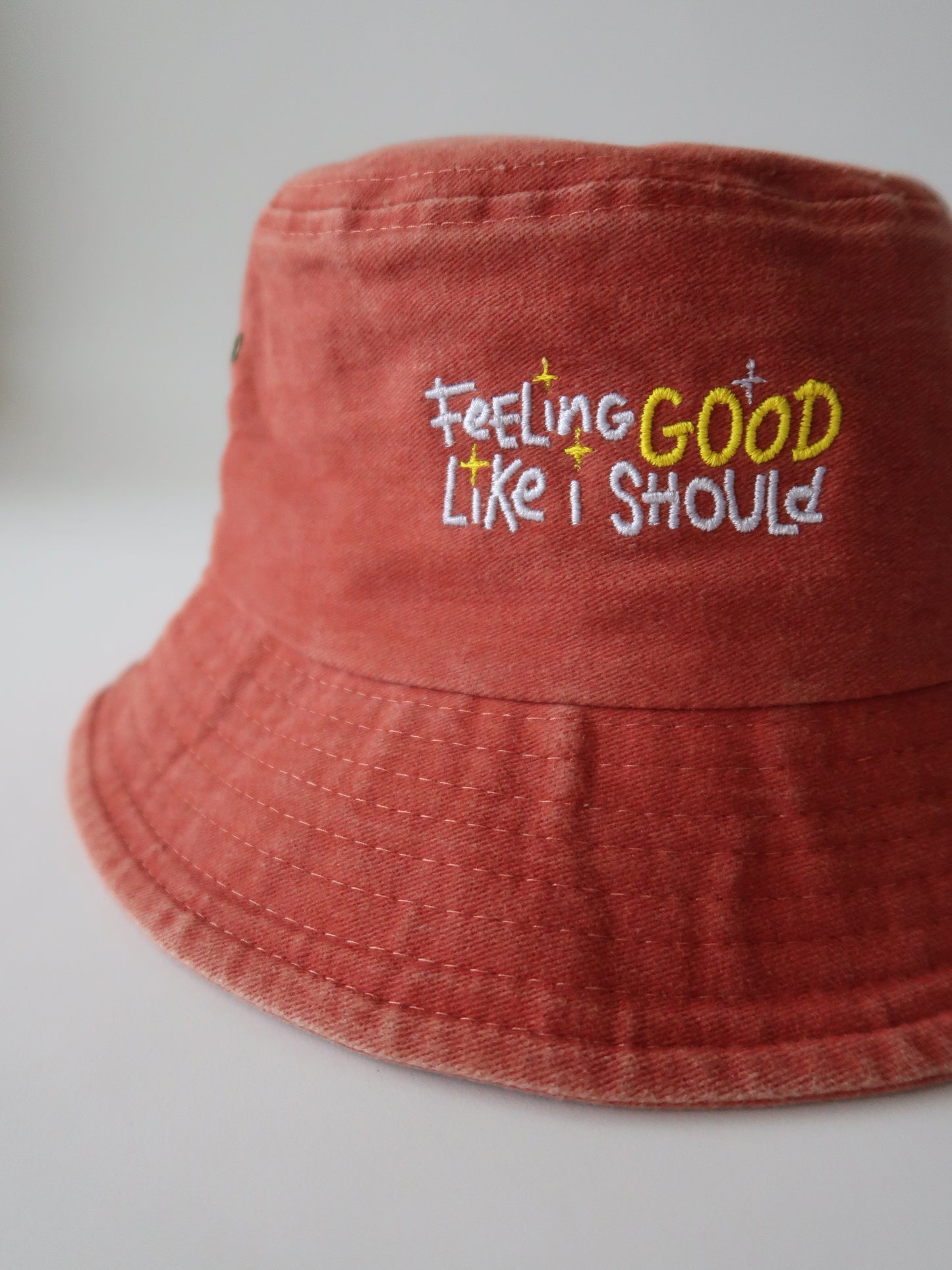 FEELIN GOOD BUCKET HAT