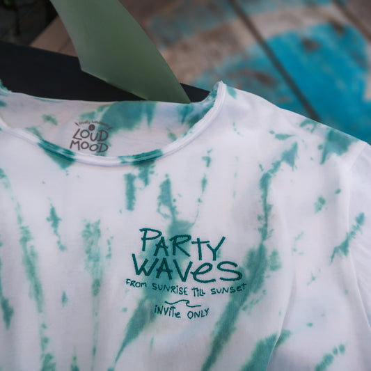 PARTY WAVES